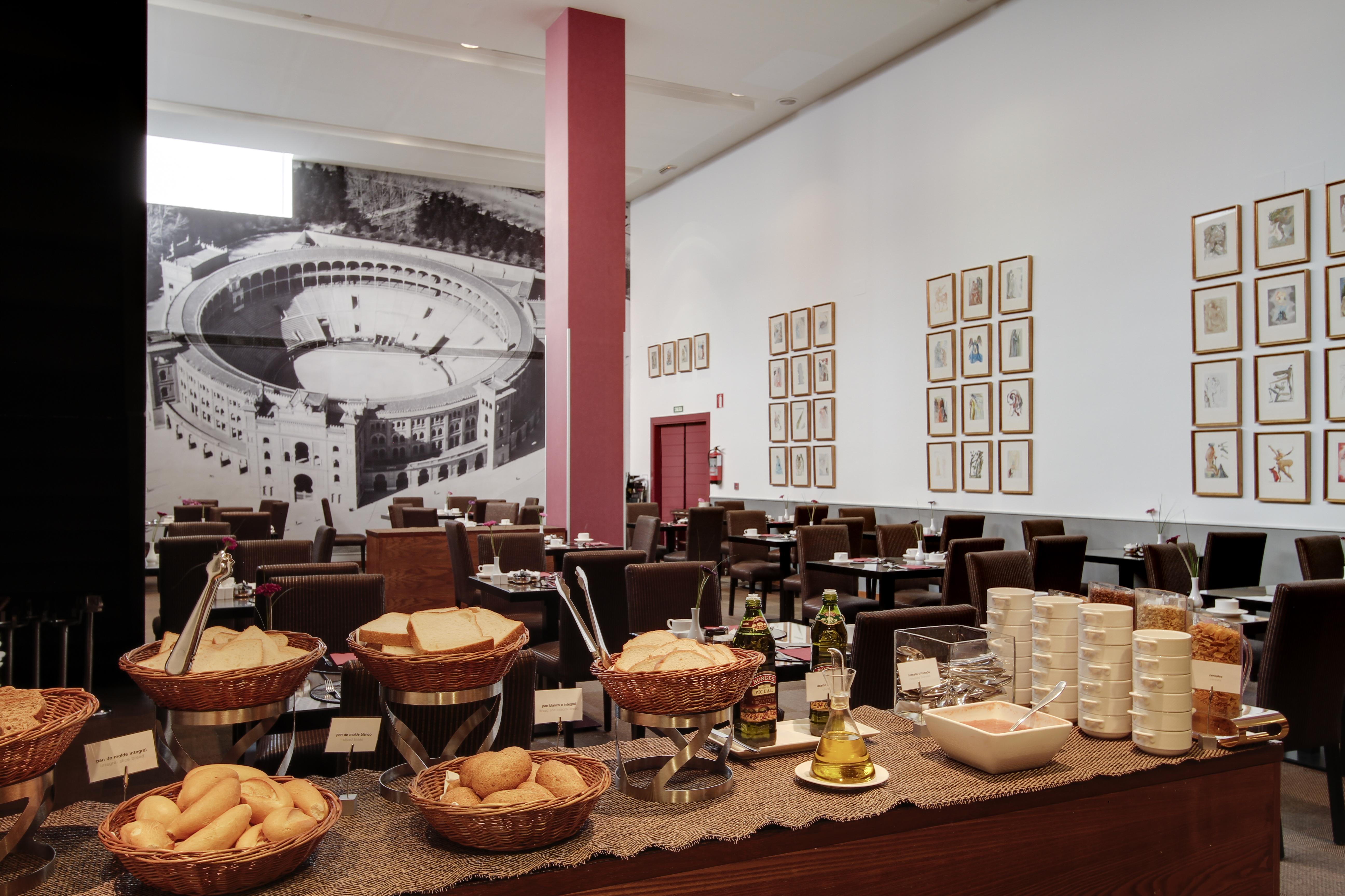 Rafaelhoteles Ventas (Adults Only) Мадрид Екстериор снимка