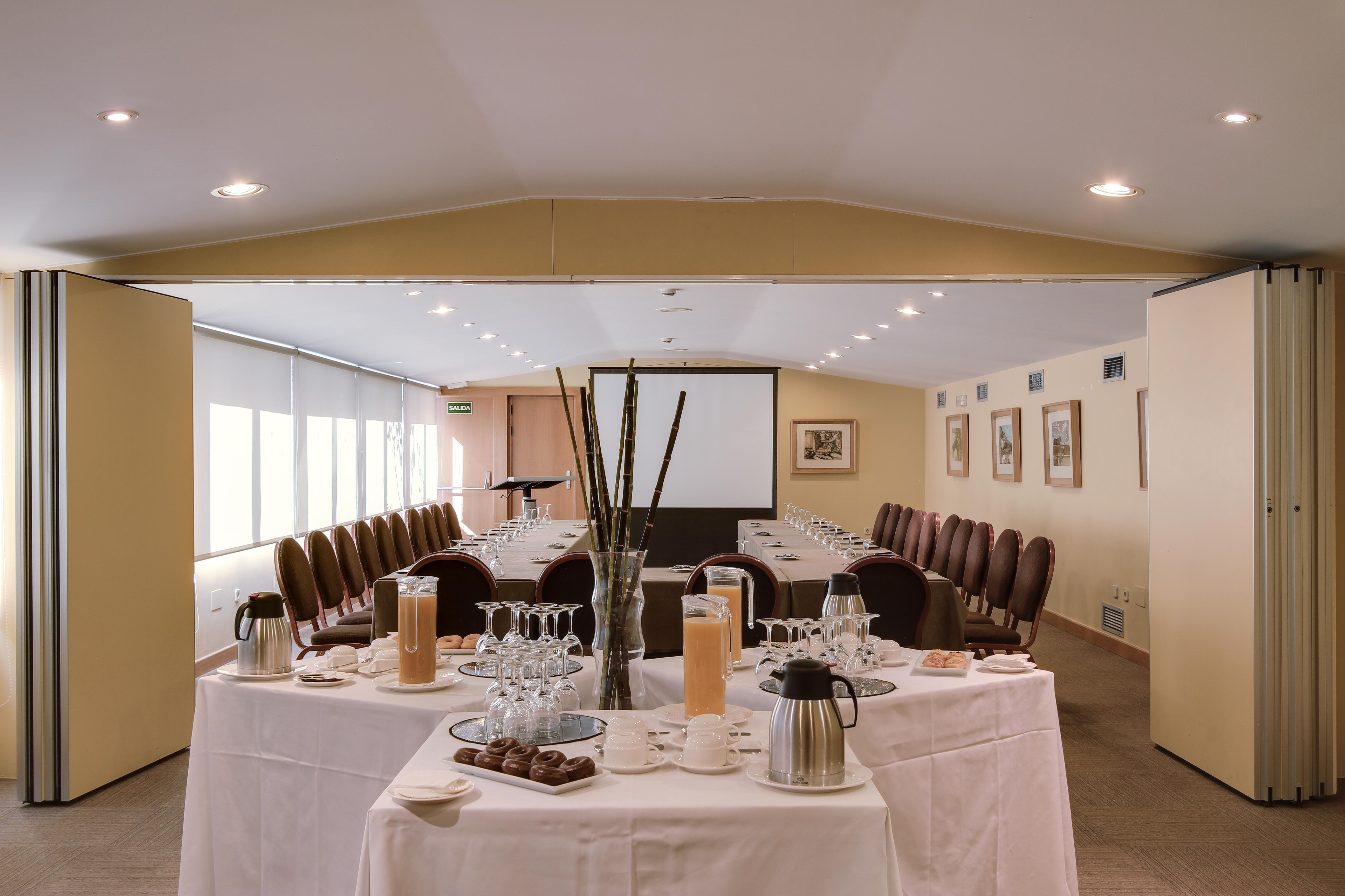 Rafaelhoteles Ventas (Adults Only) Мадрид Екстериор снимка