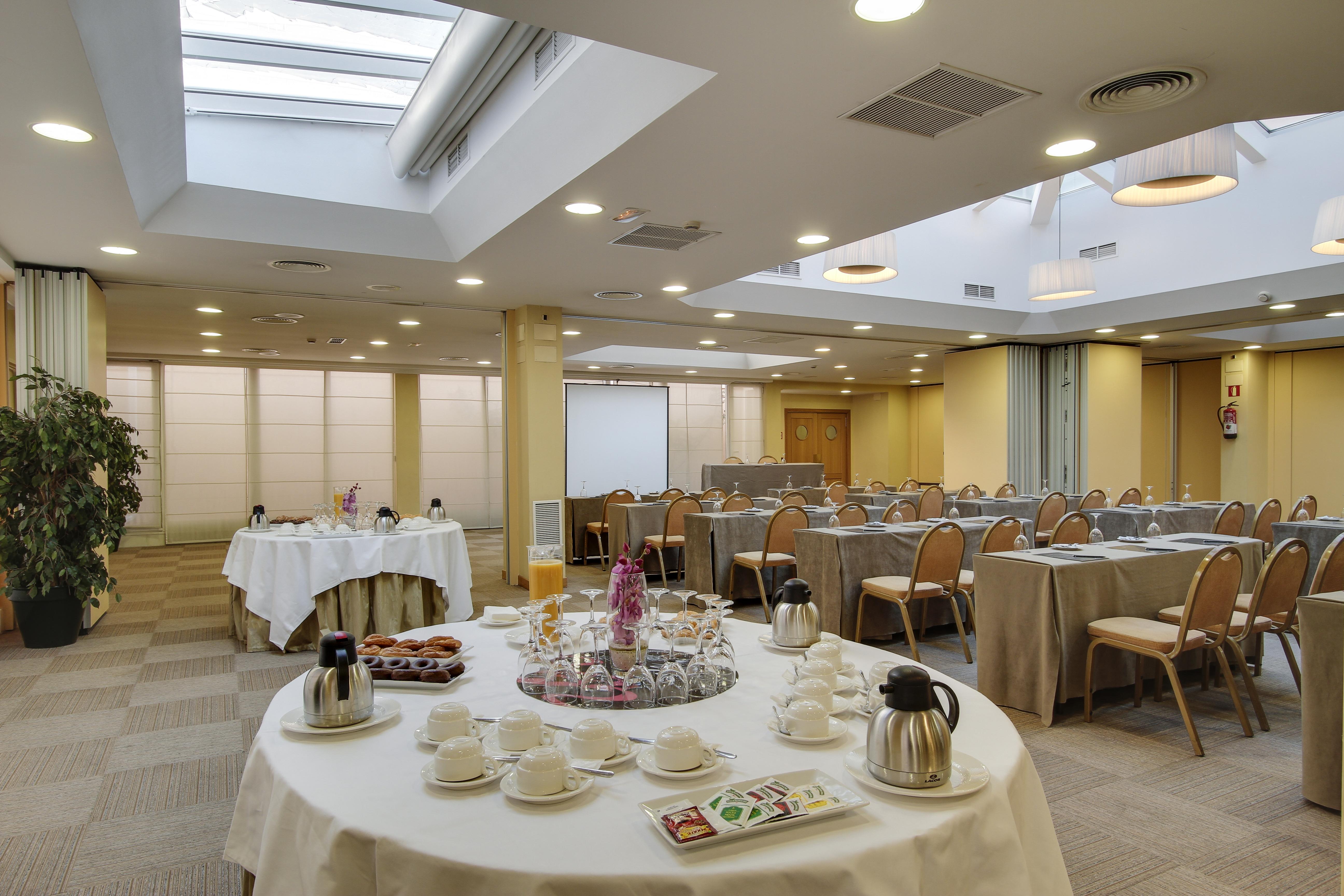 Rafaelhoteles Ventas (Adults Only) Мадрид Екстериор снимка