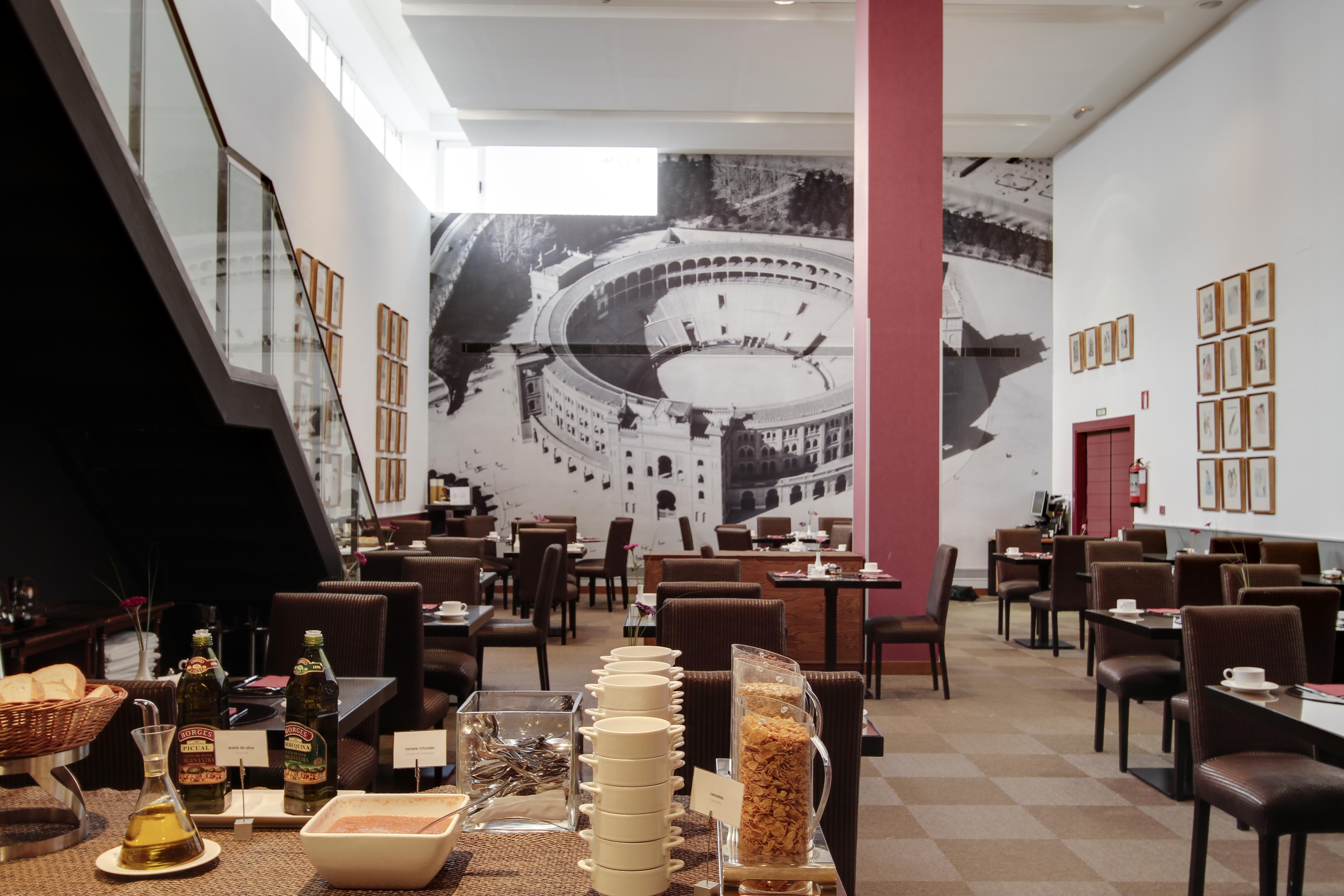 Rafaelhoteles Ventas (Adults Only) Мадрид Екстериор снимка