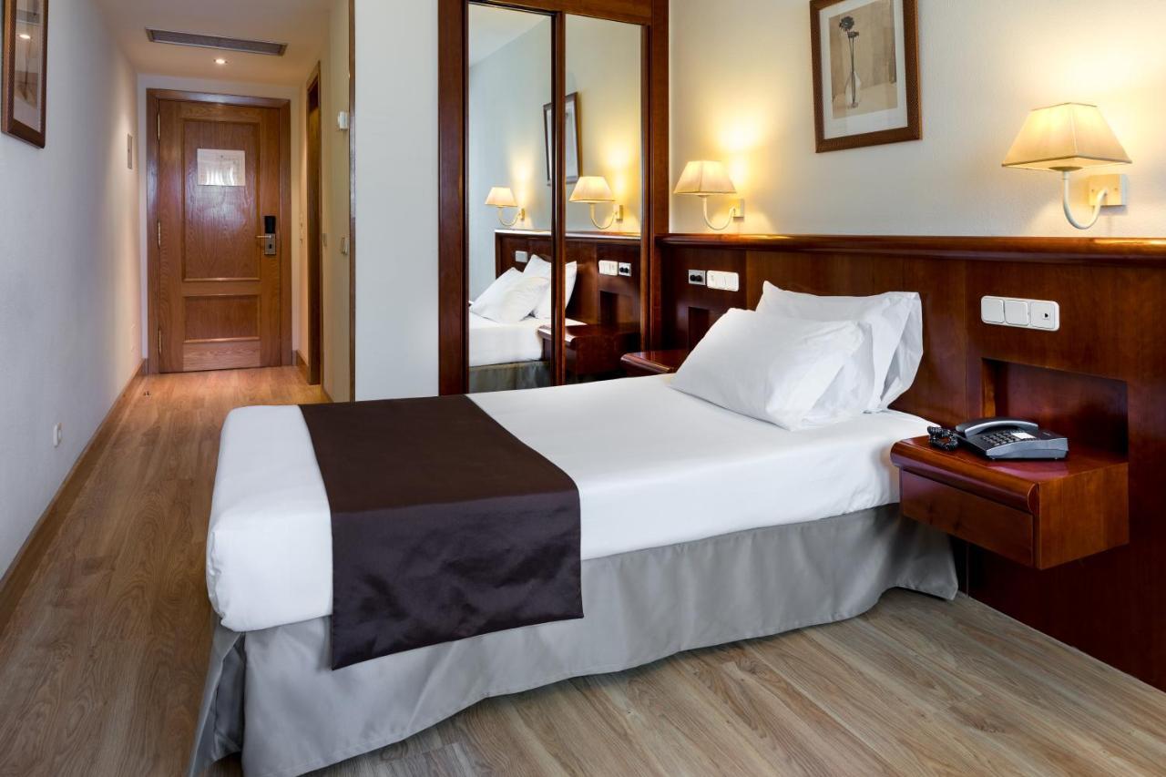 Rafaelhoteles Ventas (Adults Only) Мадрид Екстериор снимка
